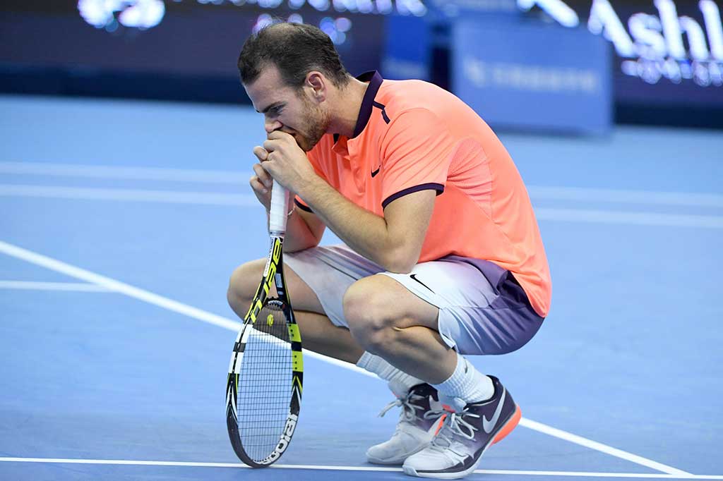 Mannarino tertunduk lesu usai ditekuk Nadal dua set langsung