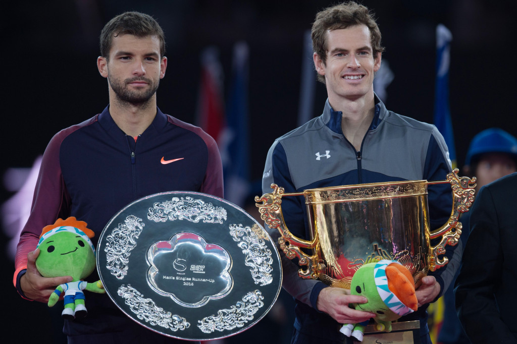 Andy Murray (kanan) berhasil mengalahkan Grigor Dimitrov dengan dua set langsung 6-4, 7-6