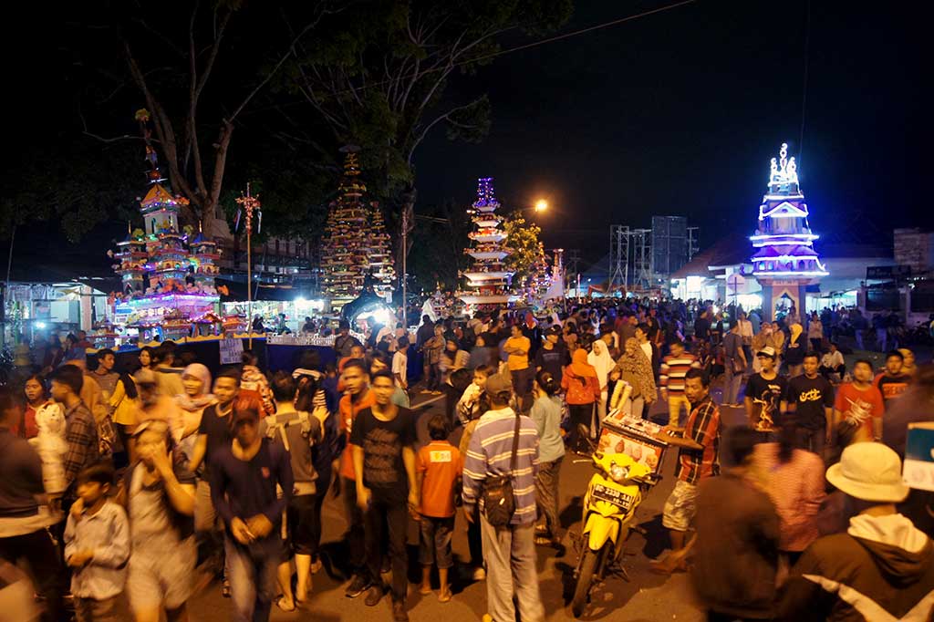 Malam 'Arak Gedang' dan 'Tabut Besanding' menjadi malam puncak ritual tabut sebelum acara puncak yaitu pembuangan tabut.