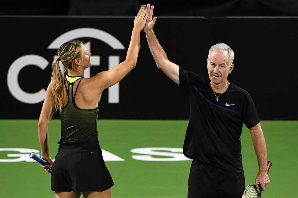 Petenis berusia 29 tahun tersebut selanjutnya berpasangan dengan legenda AS John McEnroe, menghadapi Navratilova dan Andy Roddick.