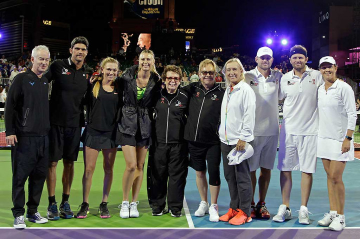 (Dari kiri) John McEnroe, Mark Philippoussis, Taylor Johnson, Maria Sharapova, Billie Jean King, Elton John, Martina Navratilova, Andy Roddick, Mardy Fish, dan Liezel Huber.