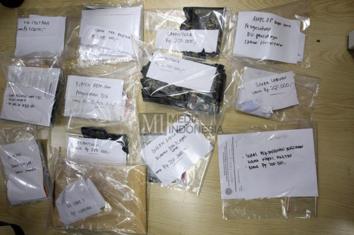 Polisi menyita uang hasil pungli perizinan laut dan darat