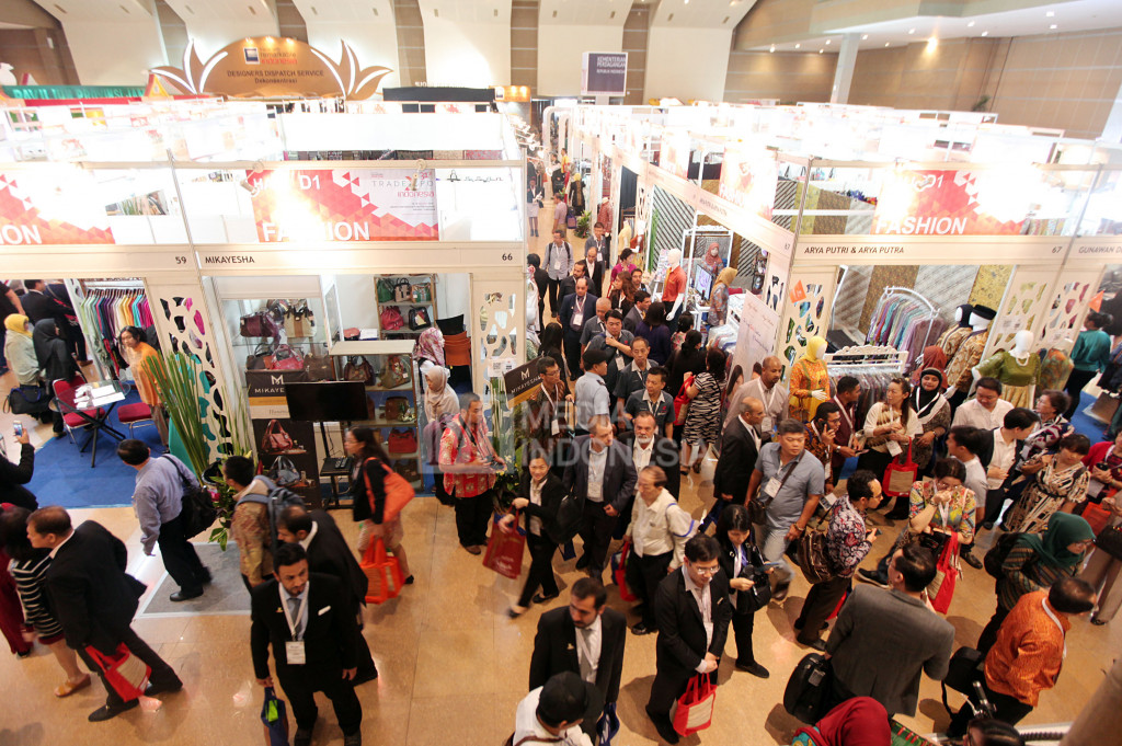 Pengunjung memadati arena Trade Expo Indonesia (TEI) 2016 di JIExpo, Kemayoran, Jakarta, Rabu (12/10/2016).