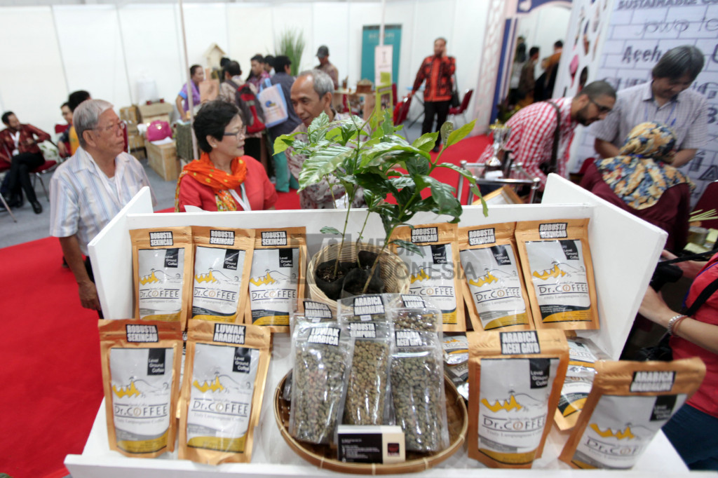 Suasana salah satu stan kopi di area Trade Expo Indonesia (TEI) 2016 di JIExpo, Kemayoran, Jakarta, Rabu (12/10/2016)