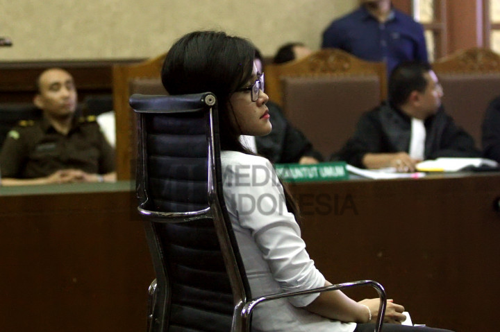 Terdakwa kasus dugaan pembunuhan Wayan Mirna Salihin, Jessica Kumala Wongso mengikuti sidang dengan agenda pembacaan pledoi di Pengadilan Negeri Jakarta Pusat, Rabu (12/10/2016)