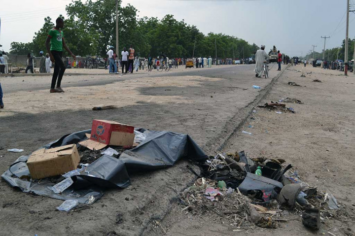 Jenazah pelaku bom bunuh diri diyakini berada di antara serpihan tubuh para korban yang ditemukan di jalan.