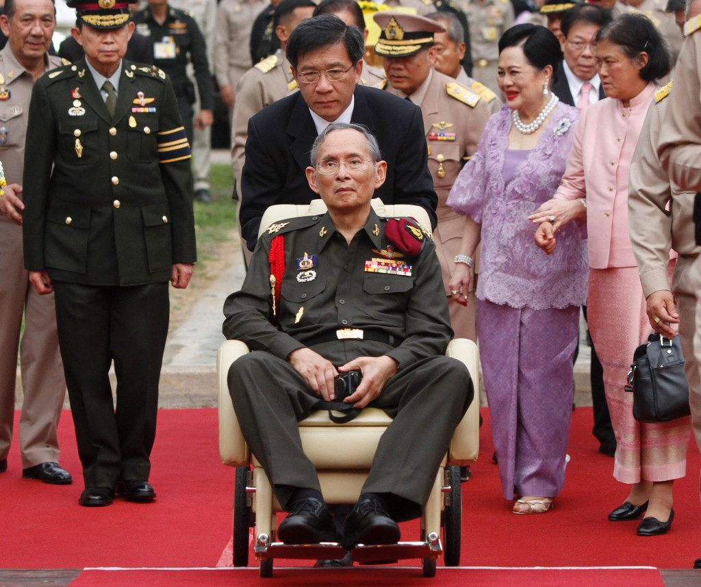 Bhumibol Adulyadej lahir pada 5 Desember 1927. Masa kepemimpinannya yang berlangsung selama 70 tahun merupakan yang terlama di dunia.