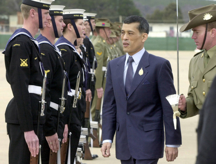 Pangeran Maha Vajiralongkorn akan menduduki tahta kerajaan Thailand menggantikan ayahandanya. Kerajaan Thailand resmi mengumumkan bahwa Raja Bhumibol Adulyadej tutup usia pada sekitar pukul 15.30 WIB, Kamis (13/10/2015).