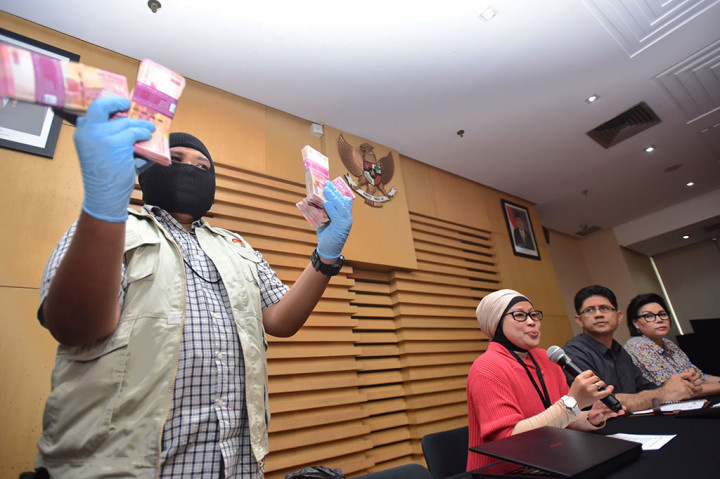 KPK Tangkap PNS dan Anggota DPRD Kebumen