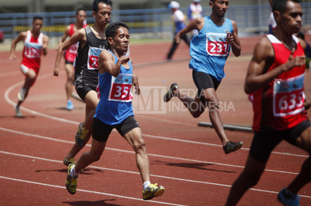 Para atlet difabel mengikuti pertandingan cabang olahraga atletik berbagai nomor dan klasifikasi pada Peparnas XV/2016 Jabar di Stadion GBLA, Bandung, Minggu (16/10/2016).