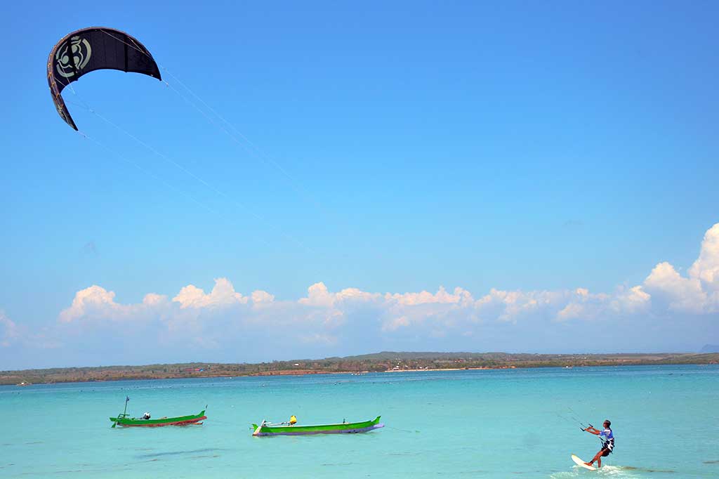 Wisata Kite Surfing di Kaliantan Terbaik Kedua Se-Asia