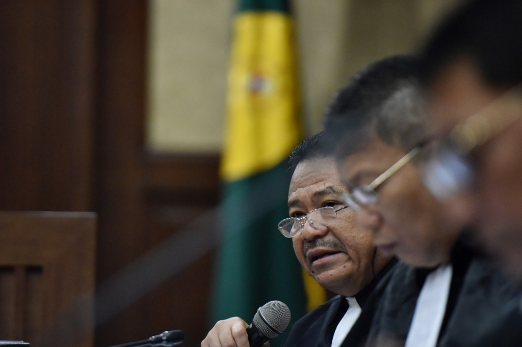 Penasehat hukum Jessica Kumala Wongso, Otto Hasibuan membacakan duplik saat sidang lanjutan di Pengadilan Negeri Jakarta Pusat, Jakarta, Kamis (20/10/2016).