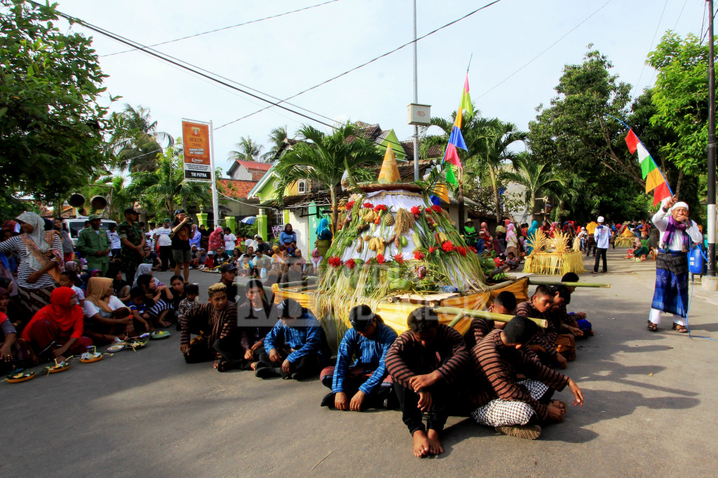 Barikan Kubro Karimunjawa, Tradisi Sambut Musim Angin Barat