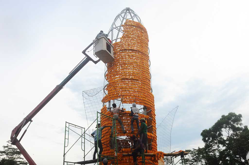 Menara Ini Terbuat dari 18 Ribu Bonggol Jagung