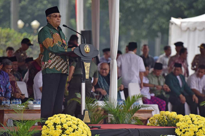 Ketua Umum PBNU Said Aqil Siraj memberikan sambutan saat peringatan Hari Santri di Silang Monas, Jakarta.