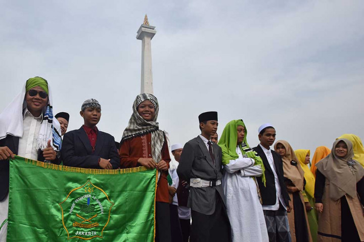 Peringatan Hari Santri ini mengangkat tema 'Merajut Kebhinekaan dan Kedaulatan Indonesia'.