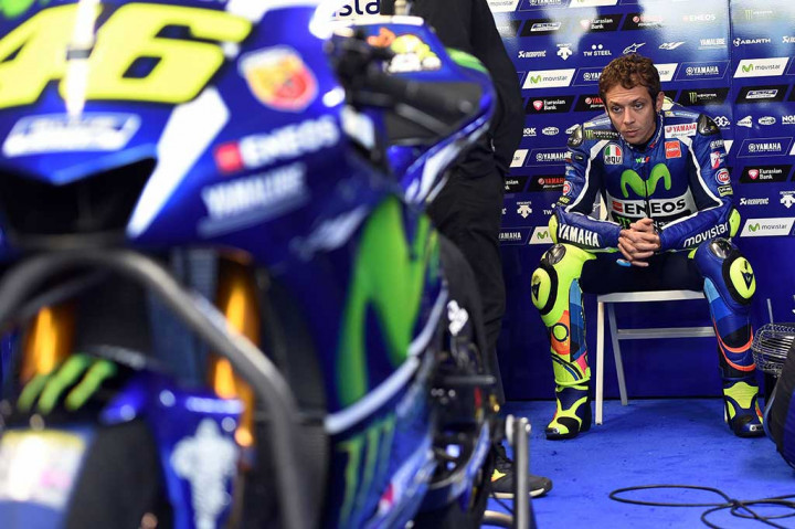 Sementara itu pembalap Movistar Yamaha Valentino Rossi harus memulai balapan dari posisi 15 dengan catatan waktu 1 menit 41,368 detik.