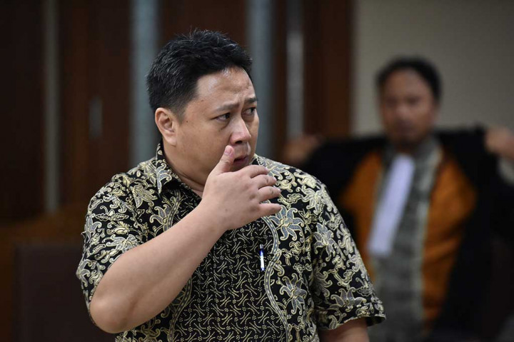 Sukotjo juga diwajibkan membayar uang pengganti sebesar Rp3,9 miliar. Bila tidak mampu mengganti dalam kurun waktu satu bulan, maka hartanya akan disita dan dilelang oleh pengadilan.