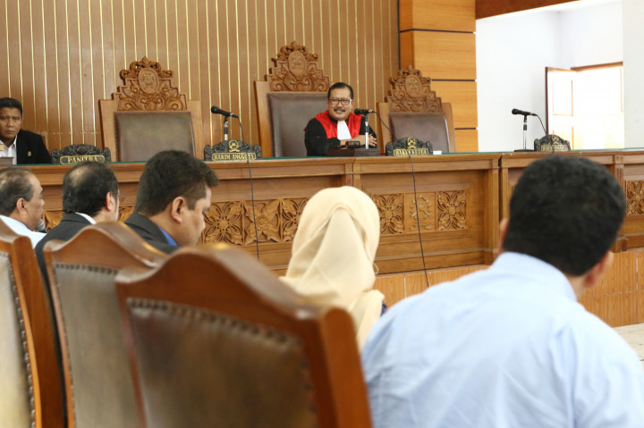 Suasana sidang perdana praperadilan mantan ketua DPD Irman Gusman terkait kasus dugaan suap distribusi gula impor di Sumatera Barat, Selasa (25/10/2016)