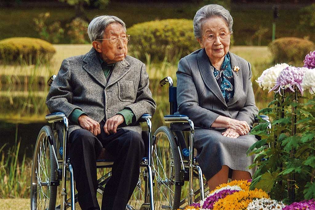 Pangeran Mikasa telah dirawat di rumah sakit sejak Mei, awalnya karena pneumonia. Kondisinya tiba-tiba menjadi buruk pada hari Kamis, hingga menghembuskan nafas terakhirnya.