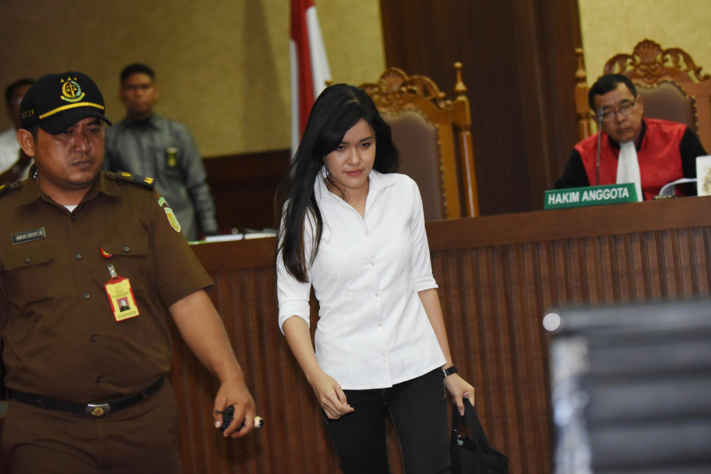 Terdakwa kasus pembunuhan Wayan Mirna Salihin, Jessica Kumala Wongso dijatuhi hukuman 20 tahun penjara oleh Majelis Hakim Pengadilan Negeri Jakarta Pusat
