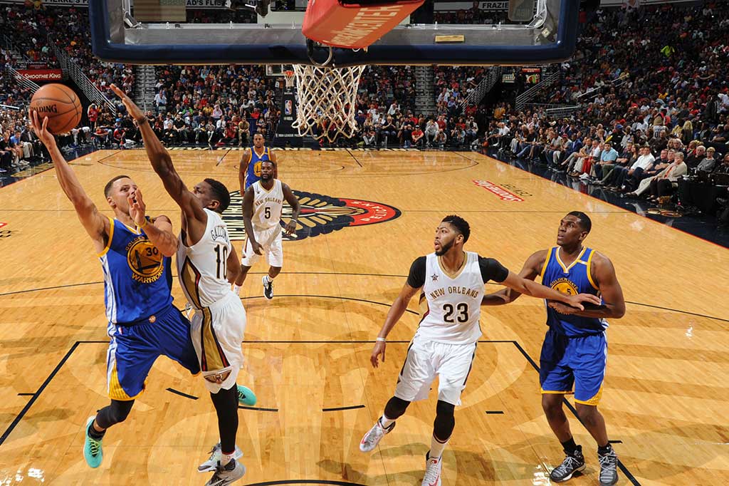Dan Stephen Curry mencetak 23 poin dan 7 assist.