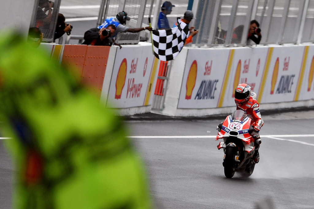 Dovizioso akhirnya finis di urutan pertama pada balapan GP Malaysia di Sirkuit Sepang, Minggu (30/10/2016). Kemenangannya ini merupakan yang kedua sejak GP Inggris 2009 di Sirkuit Donington Park