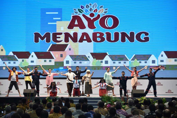 Penari melakukan pementasan teatrikal saat ajang pencanangan Gerakan Ayo Menabung.