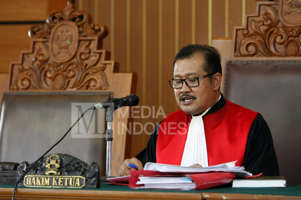 Hakim tunggal I Wayan Karya membacakan putusan dalam sidang putusan praperadilan mantan Ketua DPD RI Irman Gusman di Pengadilan Negeri Jakarta Selatan, Jakarta, Rabu (2/11/2016)