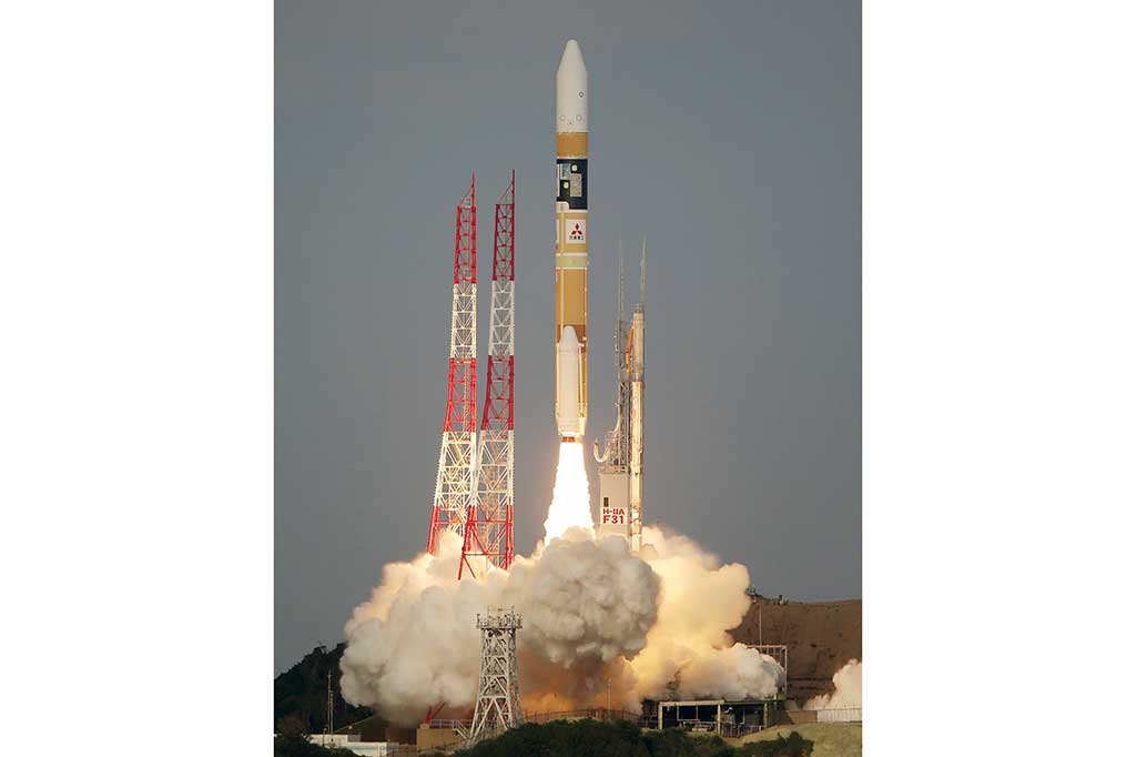 Roket H-2A yang membawa satelit cuaca Himawari-9 diluncurkan dari Pusat Antariksa Tanegashima di Prefektur Kagoshima, barat daya Jepang, Rabu pada pukul 15:20 waktu setempat.