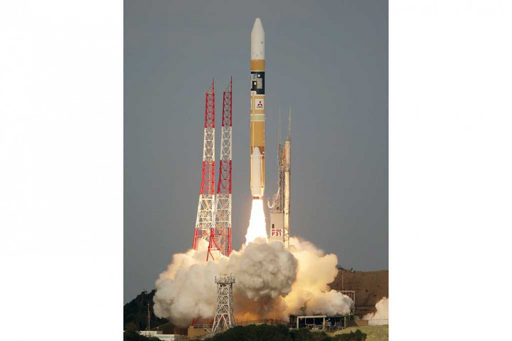 Roket H-2A yang membawa satelit cuaca Himawari-9 diluncurkan dari Pusat Antariksa Tanegashima di Prefektur Kagoshima, barat daya Jepang, Rabu pada pukul 15:20 waktu setempat.