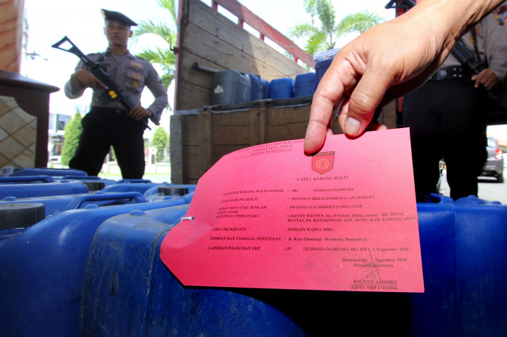 Sebanyak 3.500 liter arak ilegal disita Polres Banyuwangi