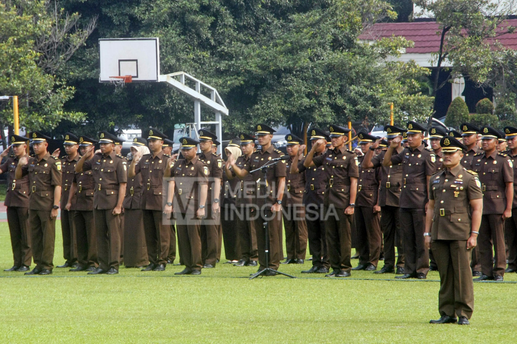 Para calon jaksa mengikuti upacara pelantikan penutupan pendidikan dan pelatihan pembentukan jaksa (PPPJ) Angkatan LXXIII gelombang II tahun 2016 yang dipimpin oleh Jaksa Agung HM Prasetyo di Lapangan Badan Diklat Kejakasaan RI, Ragunan, Jakarta Selatan, Jumat (4/11/2016)