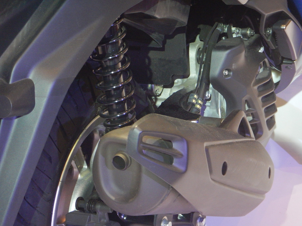 Mengusung mesin 155cc berteknologi Variable Valve Activation (VVA), sama seperti Aerox 155. Harganya sekitar Rp 66 juta per unit.