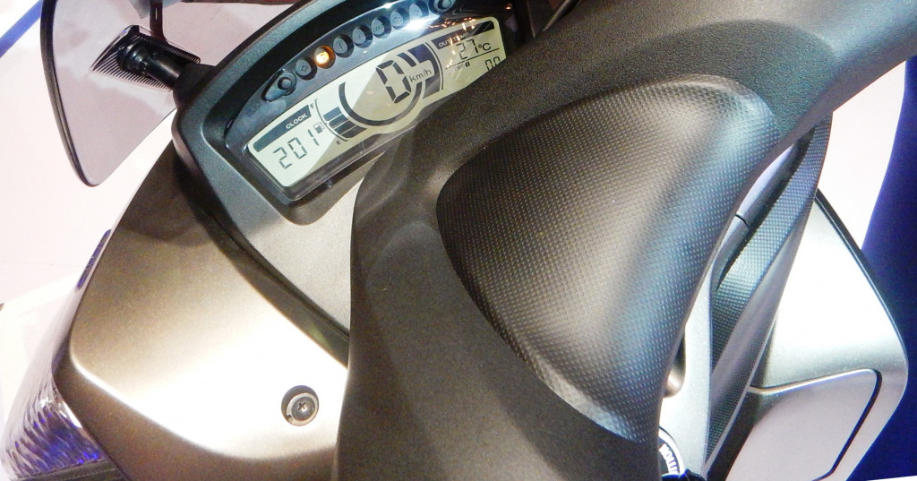 Panel intrumen fully digital yang informatif.