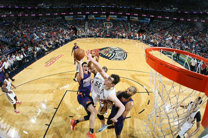 Devin Booker menjadi pencetak poin terbanyak untuk Phoenix Suns dengan 38 poin.