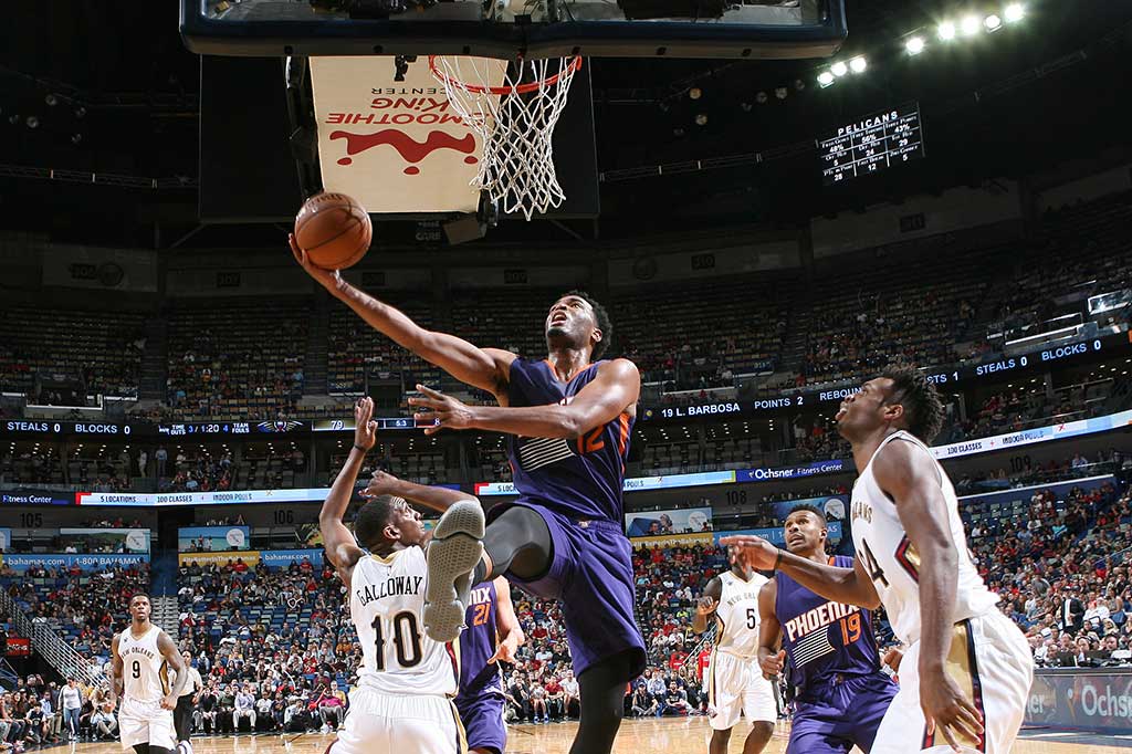 Dan Eric Bledsoe mengemas 17 poin.