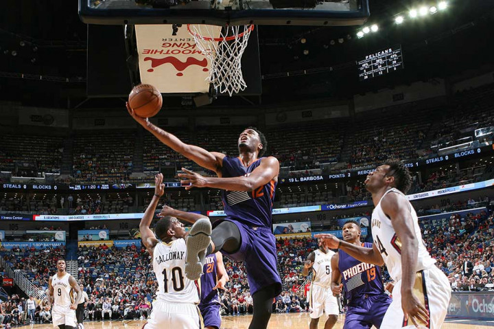 Dan Eric Bledsoe mengemas 17 poin.