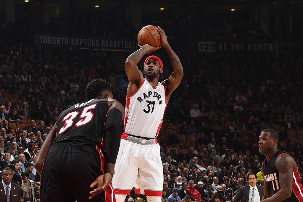 Terrence Ross menyumbang 20 poin untuk Toronto.