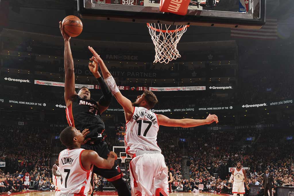 Sementara itu Hassan Whiteside mengemas 21 poin dan 16 rebounds untuk Miami Heat.
