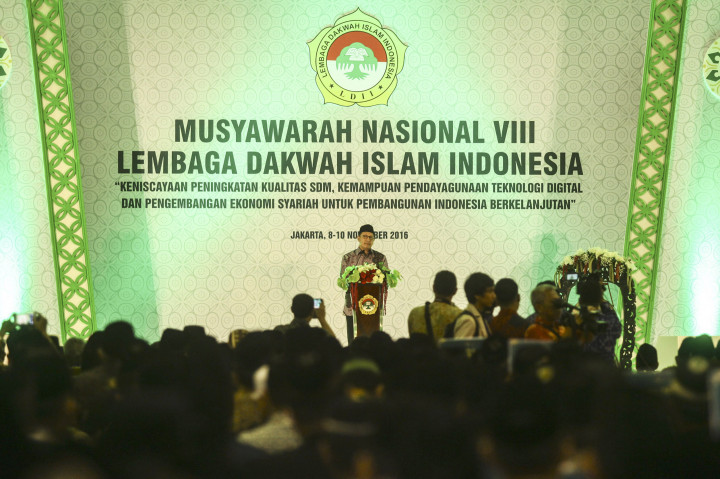 Menteri Agama Lukman Hakim Saifuddin memberikan sambutan saat pembukaan Musyawarah Nasional (Munas) VIII Lembaga Dakwah Islam Indonesia (LDII) di Balai Kartini, Jakarta, Selasa (8/11/2016)