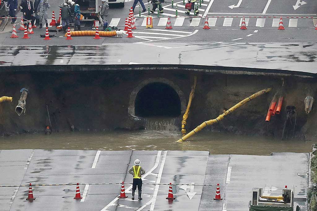 Tidak ada korban cedera akibat kejadian tersebut, namun pasokan listrik, air dan gas untuk kota tersebut menjadi terganggu.
