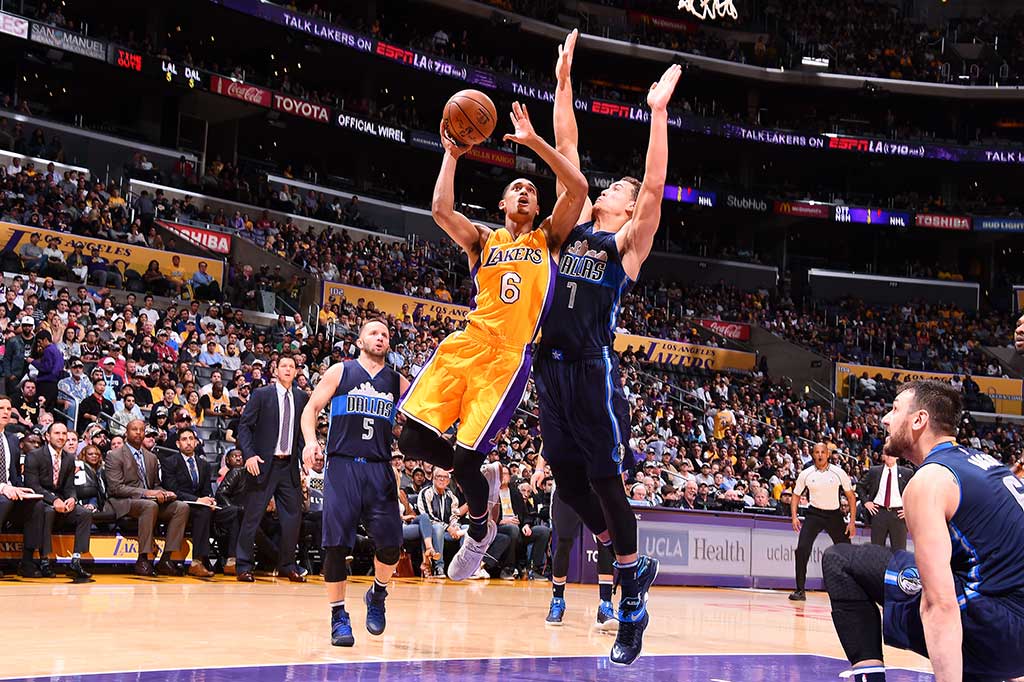 Jordan Clarkson menjadi penyumbang poin terbanyak untuk Lakers yaitu 22 poin.