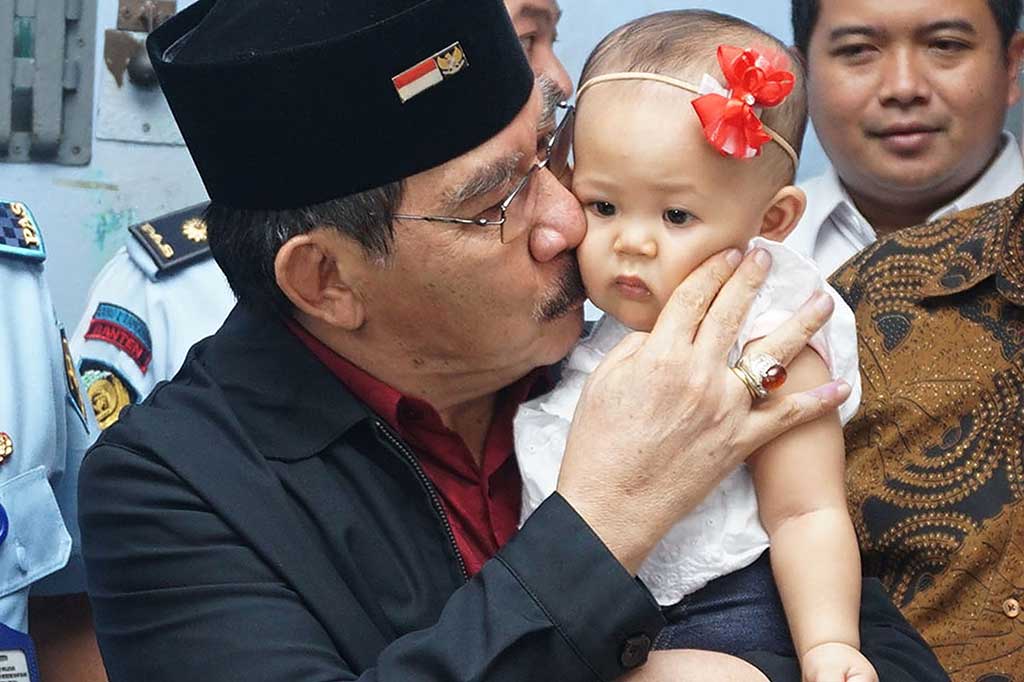 Antasari divonis 18 tahun penjara oleh PN Jaksel pada Februari 2010 dalam kasus pembunuhan Direktur PT Rajawali Banjaran Nasrudin Zulkarnaen pada 2009.