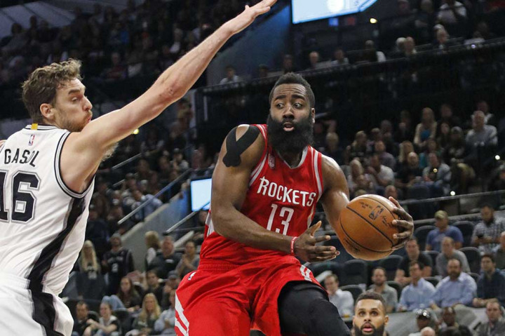 James Harden menjadi pahlawan Houston Rockets dengan menyumbang  24 poin, 15 assist dan 12 rebound.