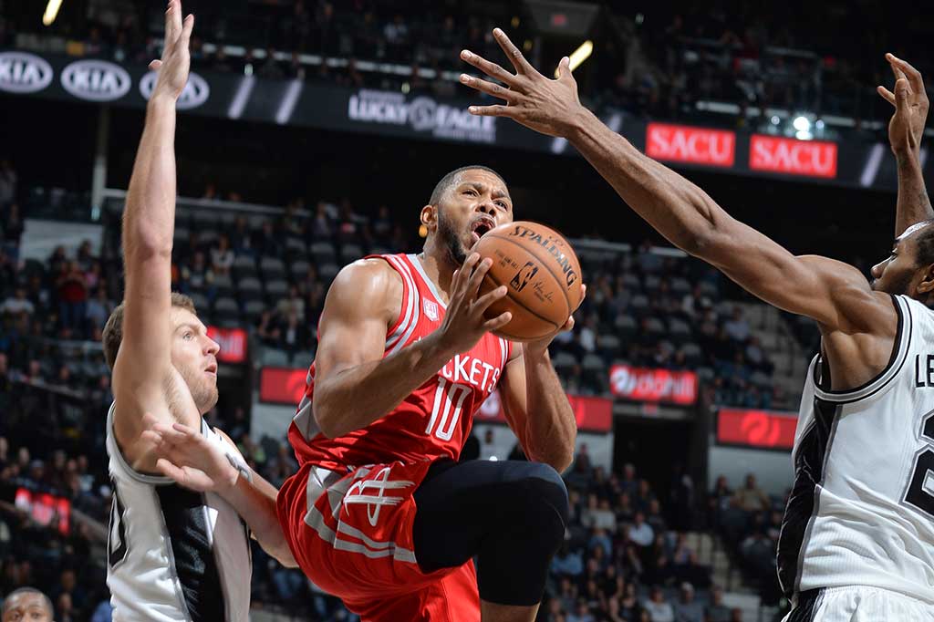 Ryan Anderson menambah 20 poin untuk Rockets, sementara Eric Gordon mencetak 15 poin dan pemain cadangan Sam Dekker mengemas 12 poin.