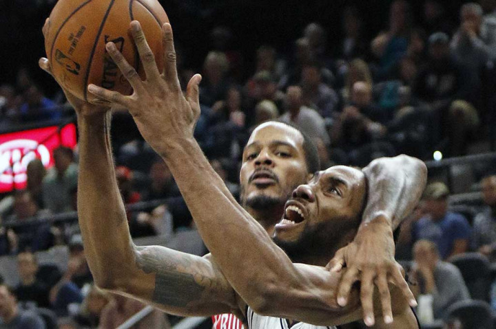 Kawhi Leonard menjadi pencetak poin tertinggi untuk Spurs yaitu 34 poin. 