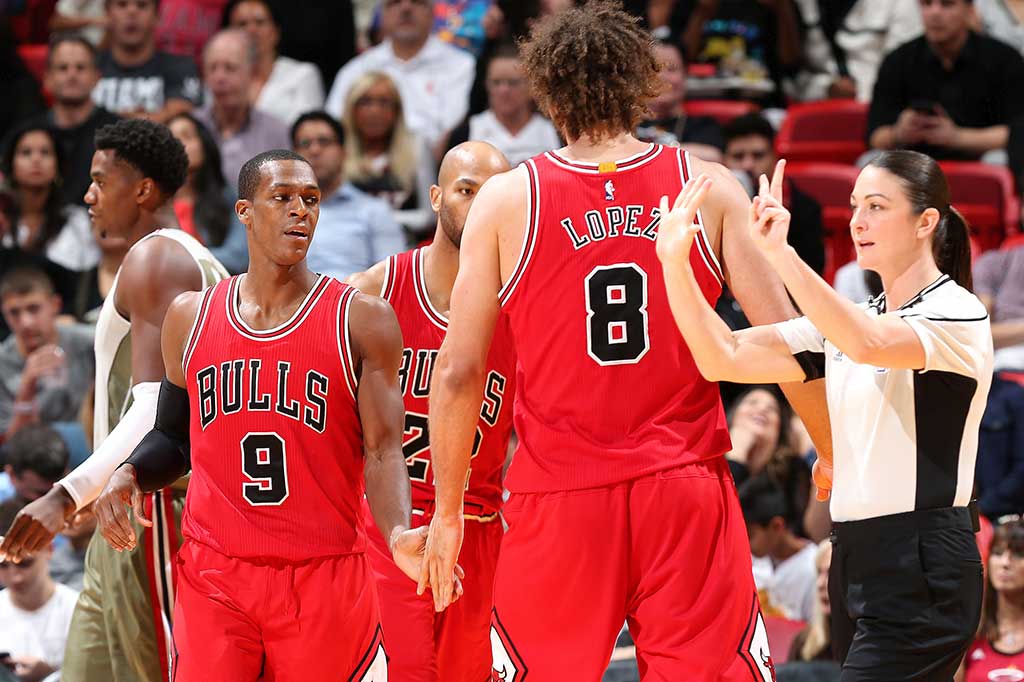Dan Robin Lopez serta Rajon Rondo menambah 16 poin untuk Bulls.