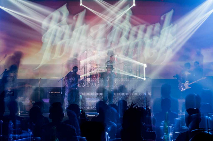 Viky Sianipar Beraksi di Konser Toba Rock