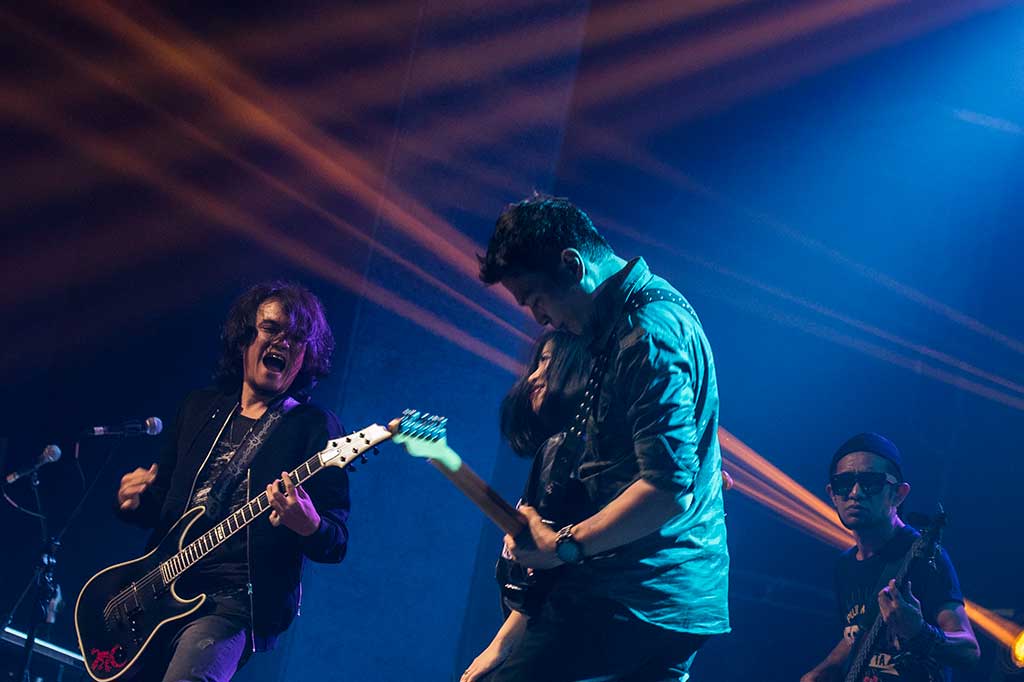 Viky Sianipar Beraksi di Konser Toba Rock